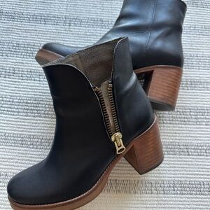 Vintage Madewell — Black Leather Ankle Boots with Wooden Heel